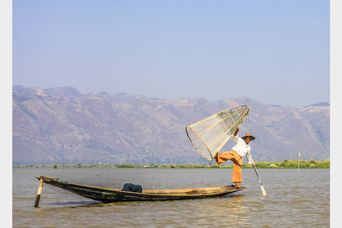 Myanmar 2016 inle en eenbenige roeierjpg