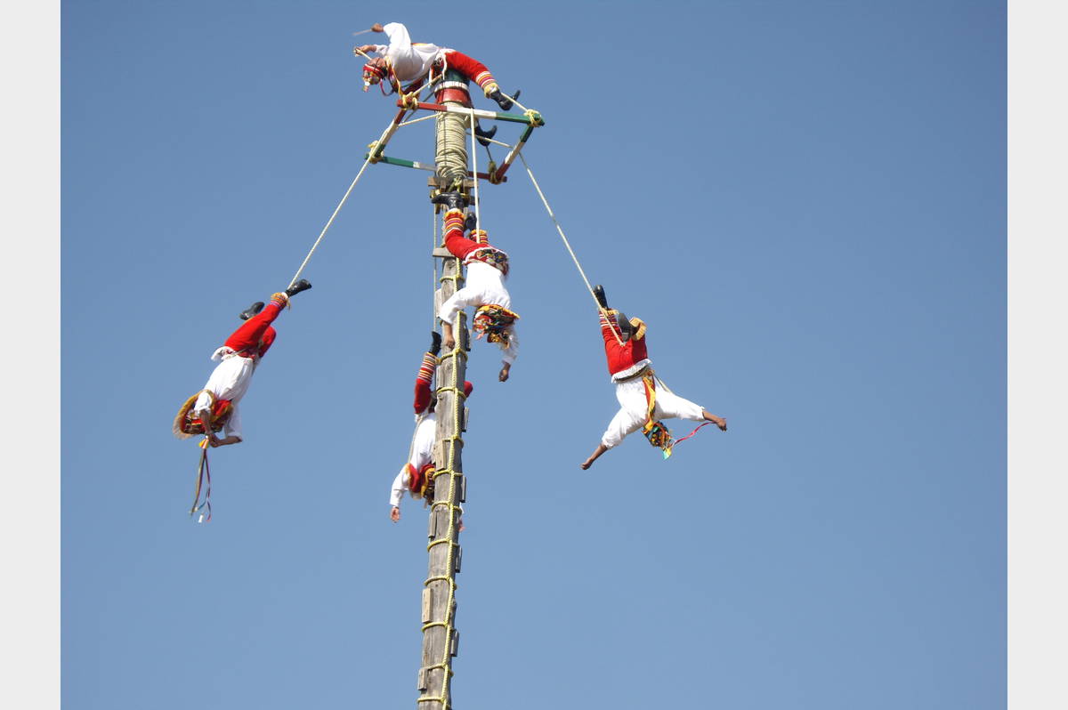 Voladores  tussen hemel en aarde.