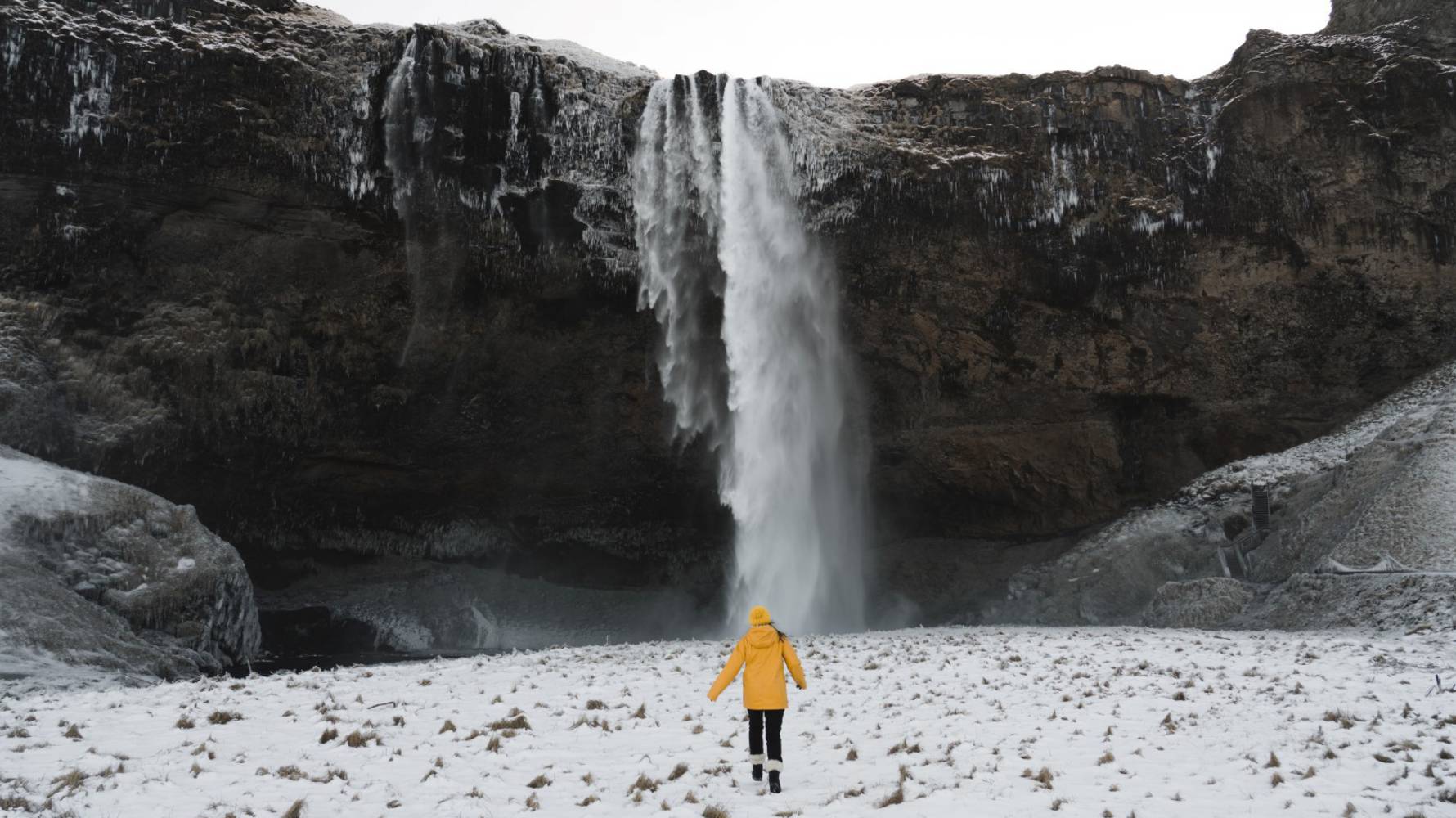 Waterfall_Iceland_winter