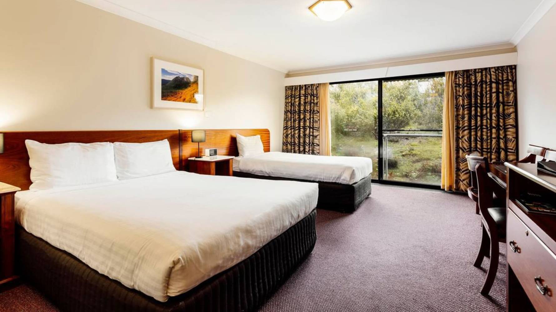 cradle-mountain-hotel-standard-room-2