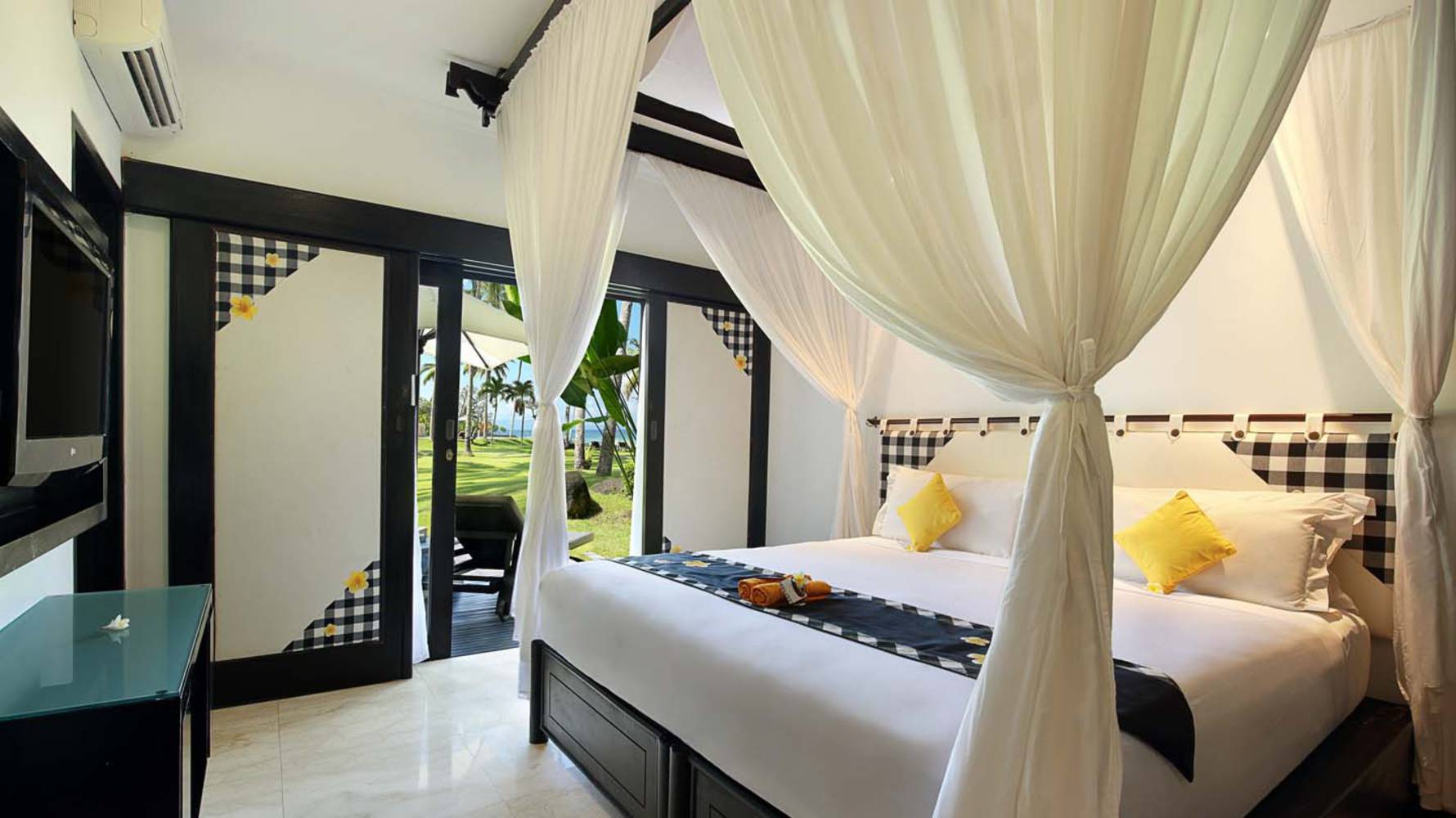 Candi_Beach_Resort-room