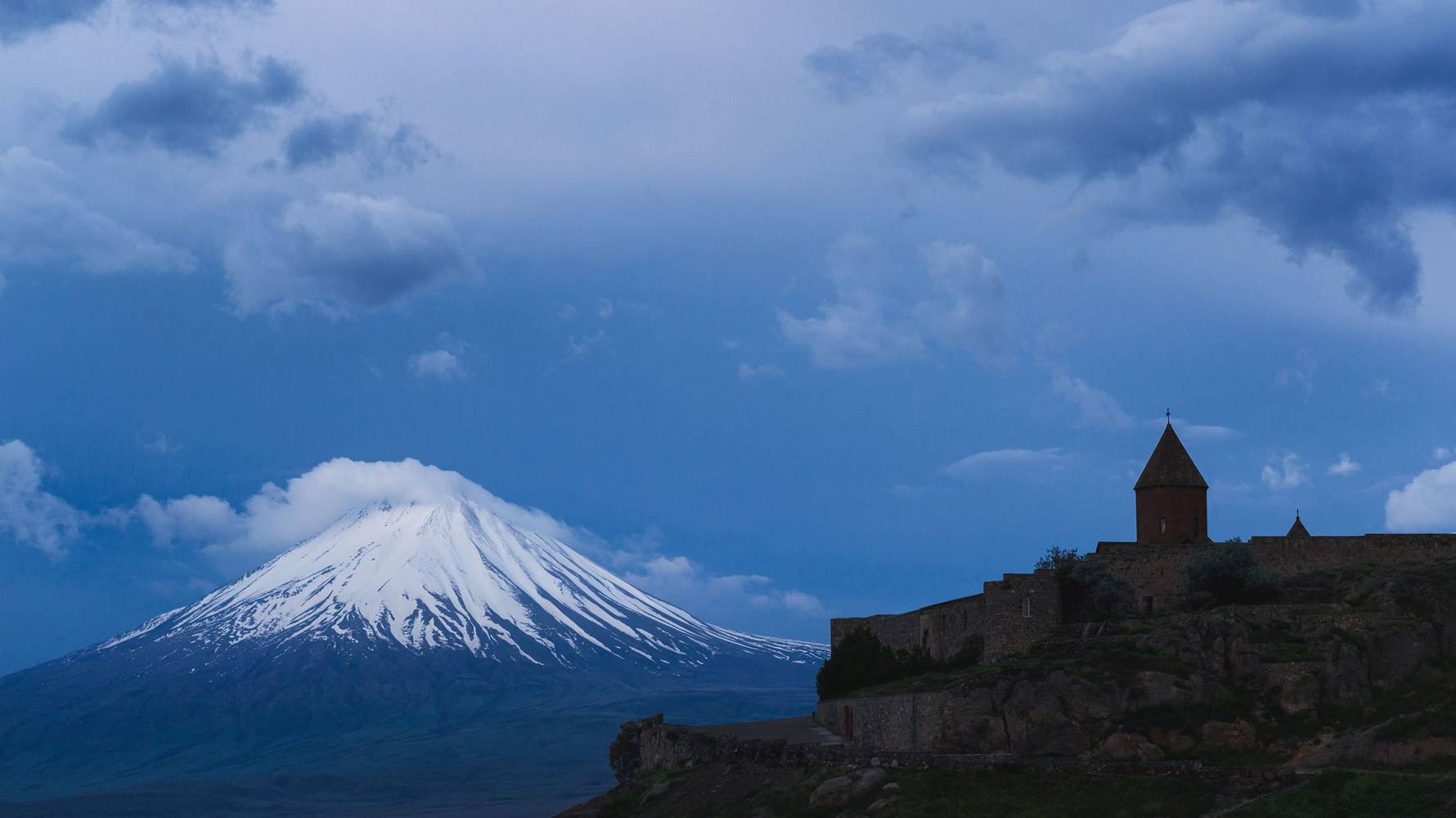 mount-ararat-and-khor-virap-monastery-at-sunrise-2023-11-27-04-57-33-utc_website