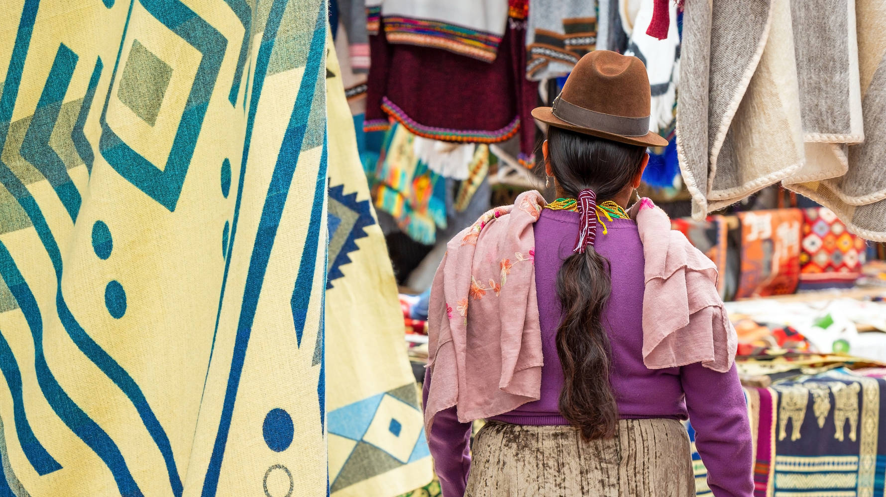 dag_2_shutterstock_1997681753_Otavalo_market