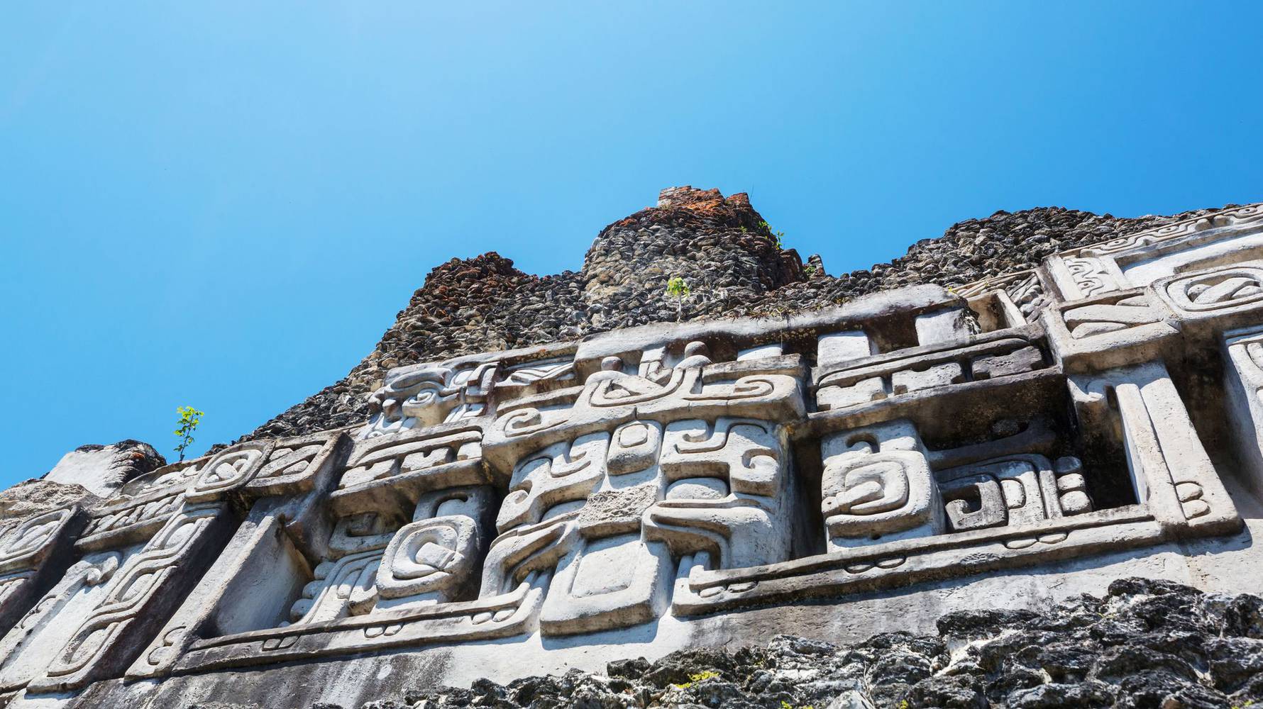 dag_5-6_shutterstock_2301778049_Xunantunich_Maya_ruins_Belize_website