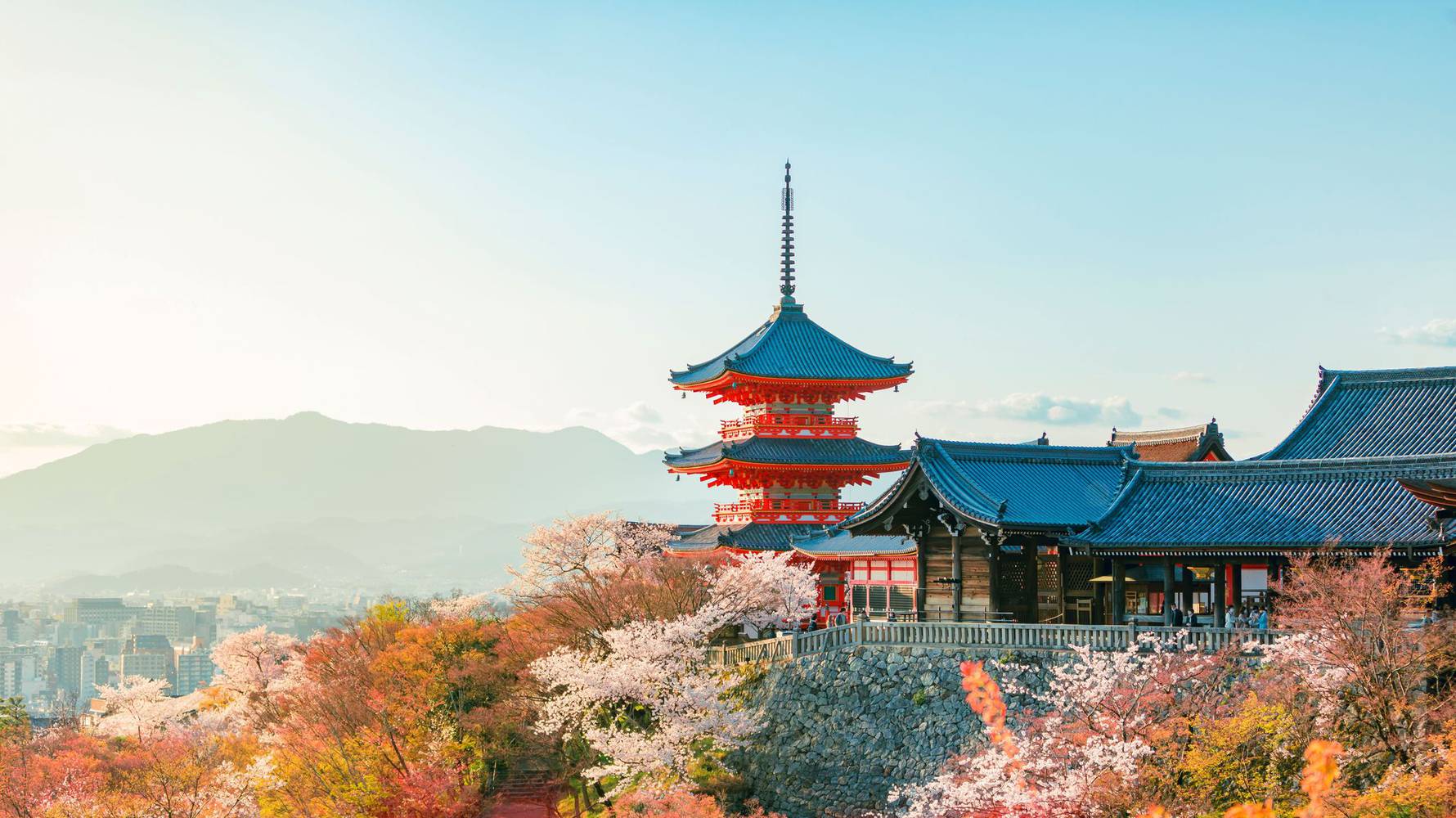 shutterstock_2307399653_Kyoto_Kyomizu_Temple_L