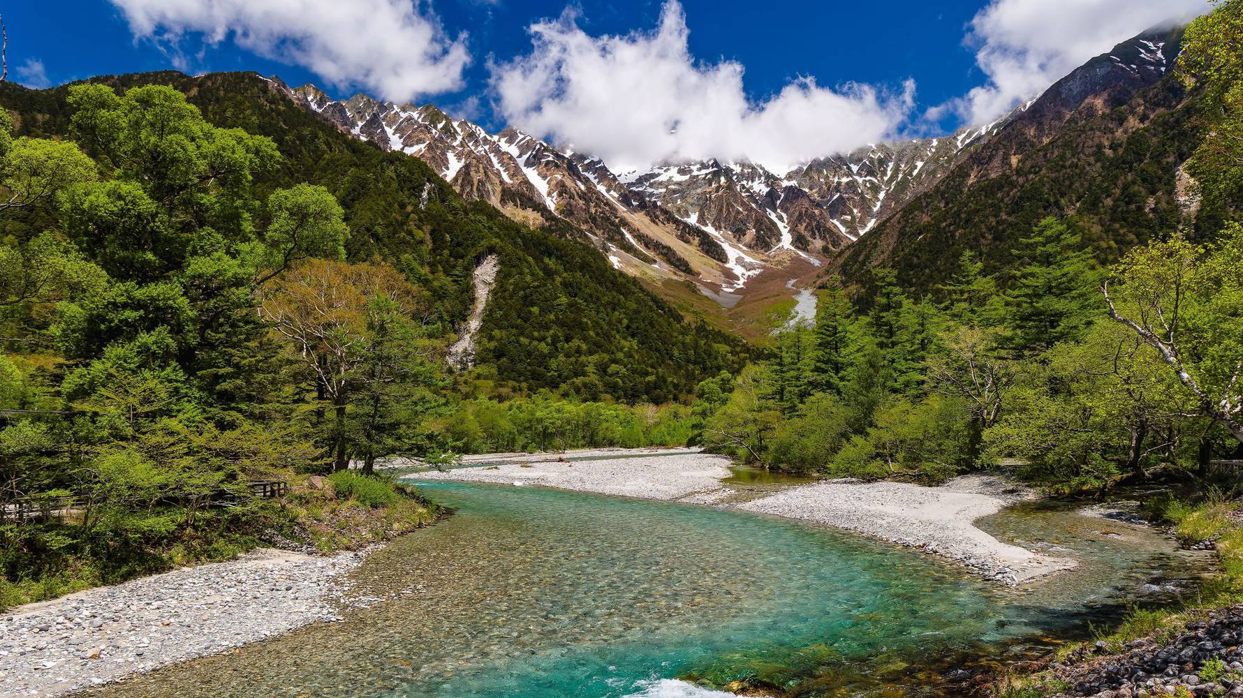 shutterstock_2445081969_Kamikochi_L