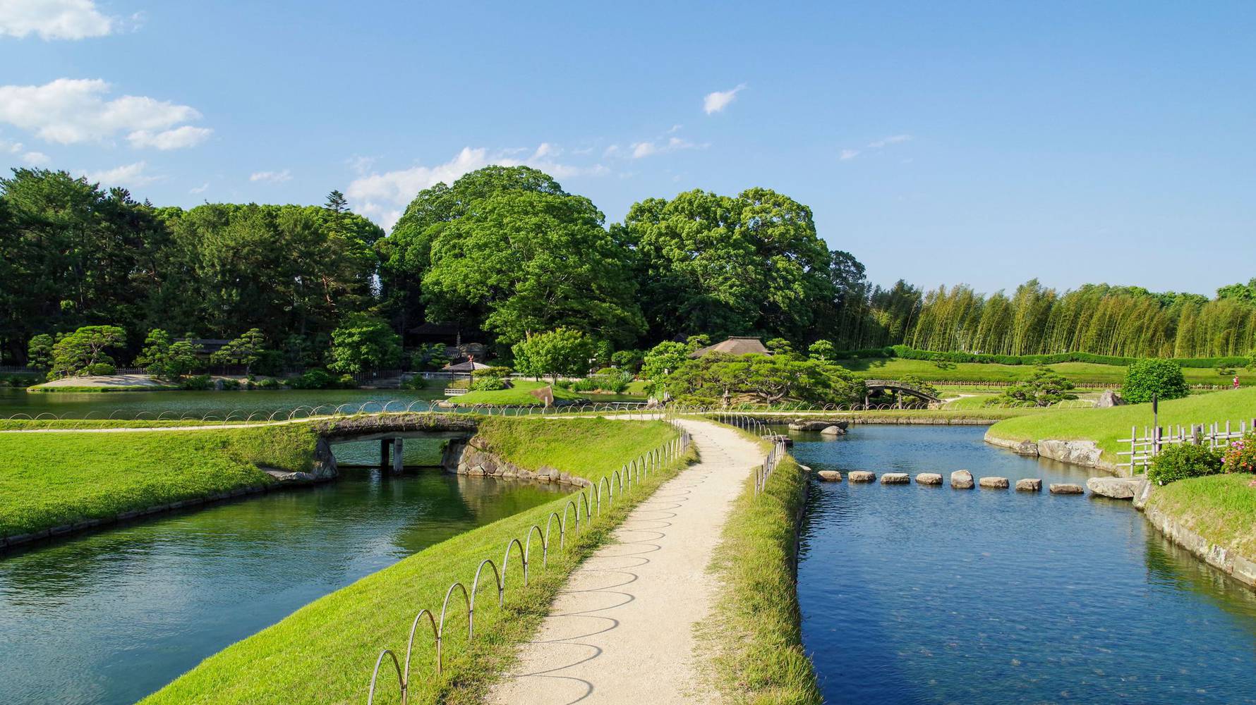 shutterstock_2163446673_Korakuen_garden_L