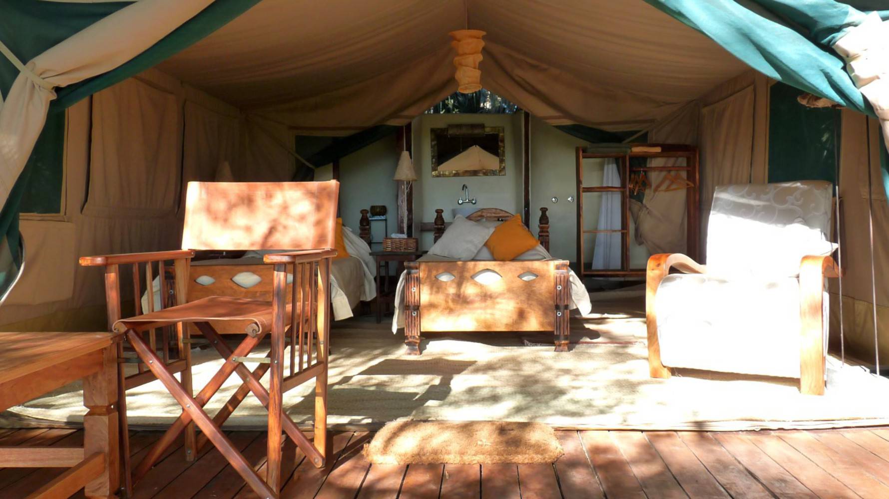 interior_tent1_(Large)
