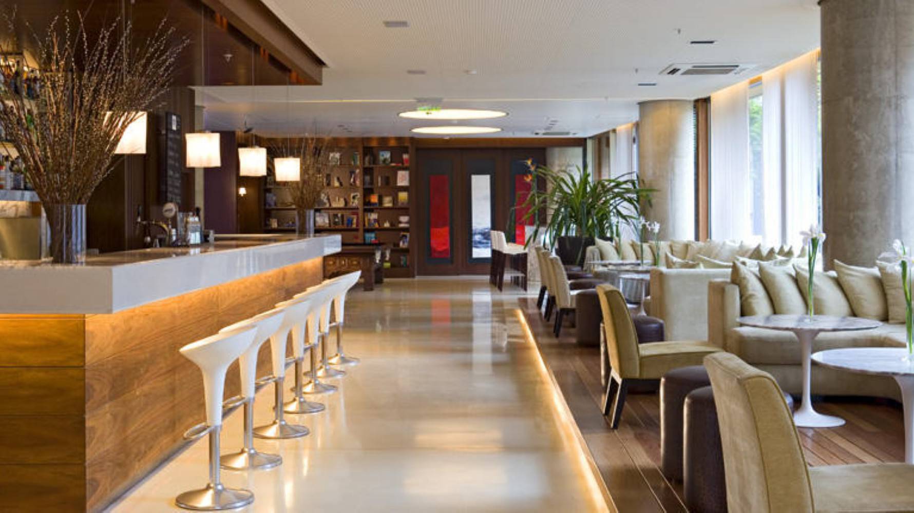 Hotel_Madero_-_White_Bar_2_(Large)