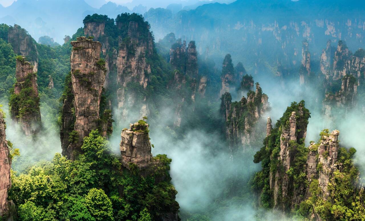 Zhangjiajie_shutterstock_1122999854_L