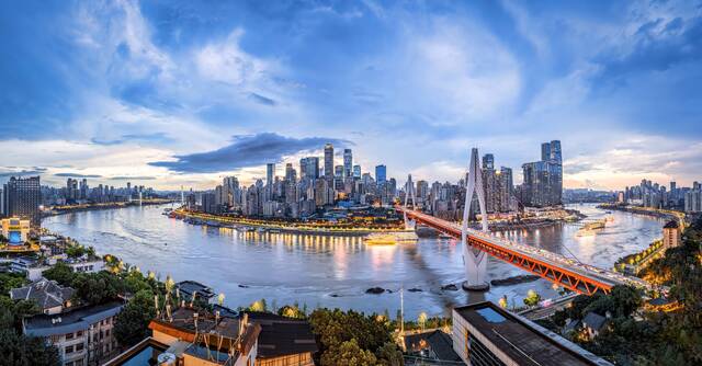 shutterstock_2368696487_L