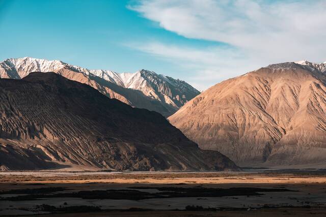 shutterstock_2641444291__L_Nubra_Valley_landscape