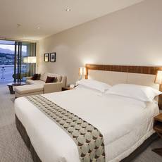 lakeview_hotel_room