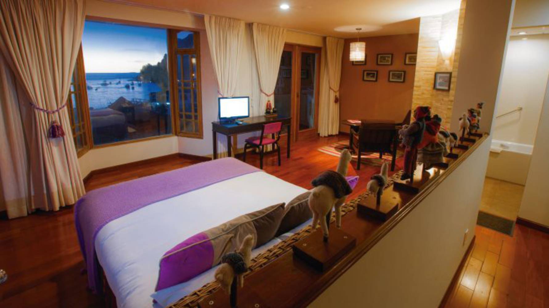 Hotel-Lago-Titicaca-Double-Room-IMG_8191-3000x2000-768x512