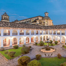 Patio-Central-—-Hotel-Dann-Monasterio-Popayan-Colombia