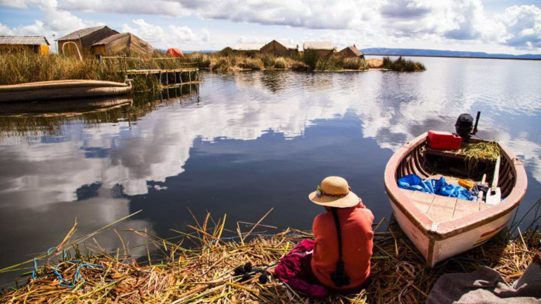 Uros_island_in_Lake_Titicaca__Peru_(Small)