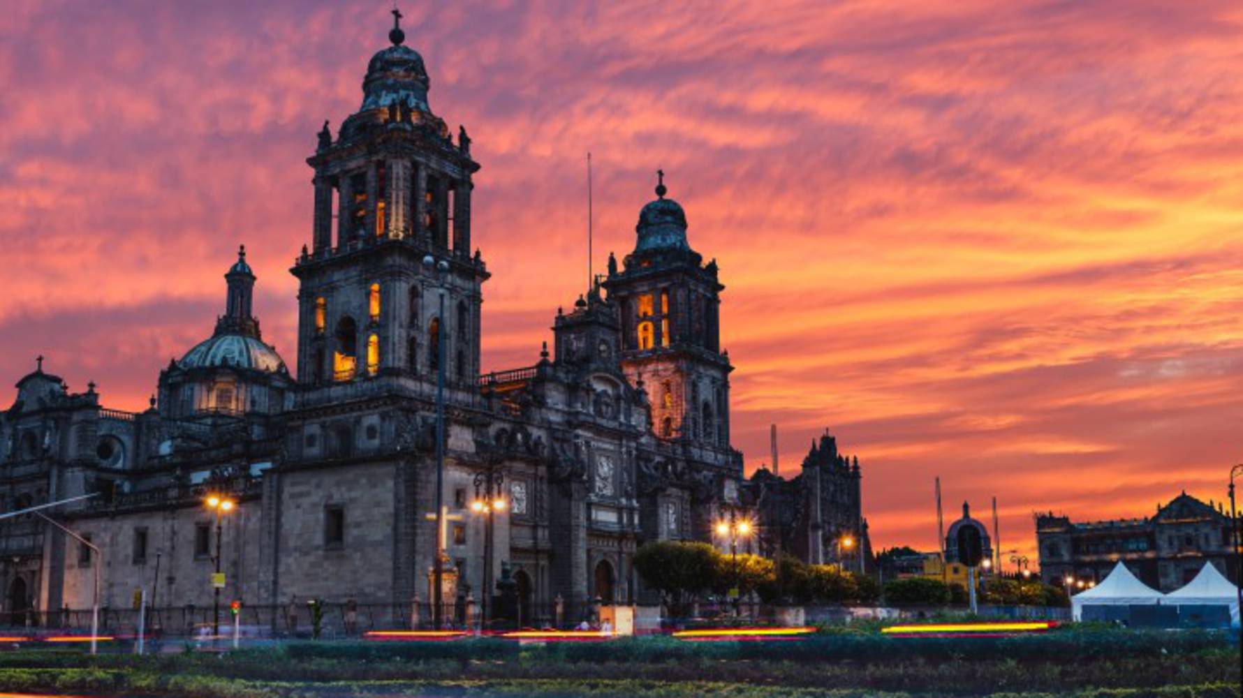 The_sun_rises_over_the_Mexico_City_Metropolitan_Cathedral_in_the_Zocalo_Square_of_Mexico_City__Mexico_(Small)