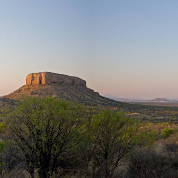 Namibi%c3%ab0496   vingerklip lodge   panoramafoto