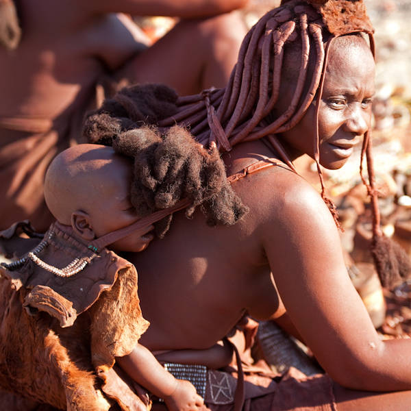 Namibi%c3%ab0419   himba nederzetting   moeder met kind