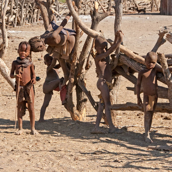 Namibi%c3%ab0402   himba nederzetting   kinderen