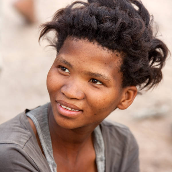 Namibi%c3%ab0205   ombili bushman project   vrouw